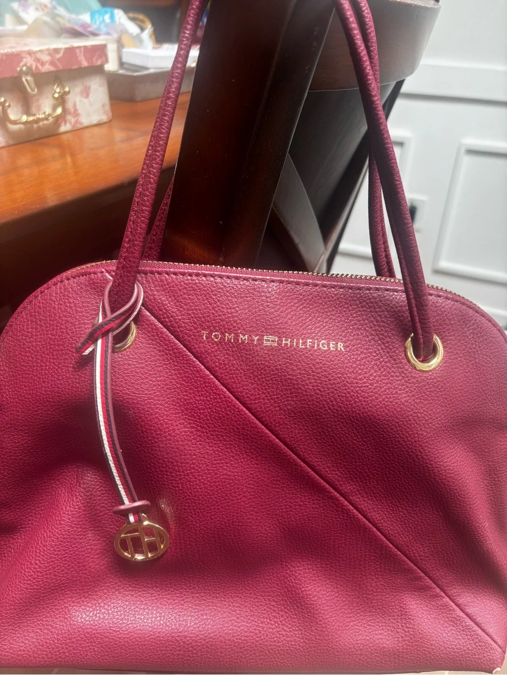 VTG Tommy Hilfiger pebbled leather satchel signature striped charm strap